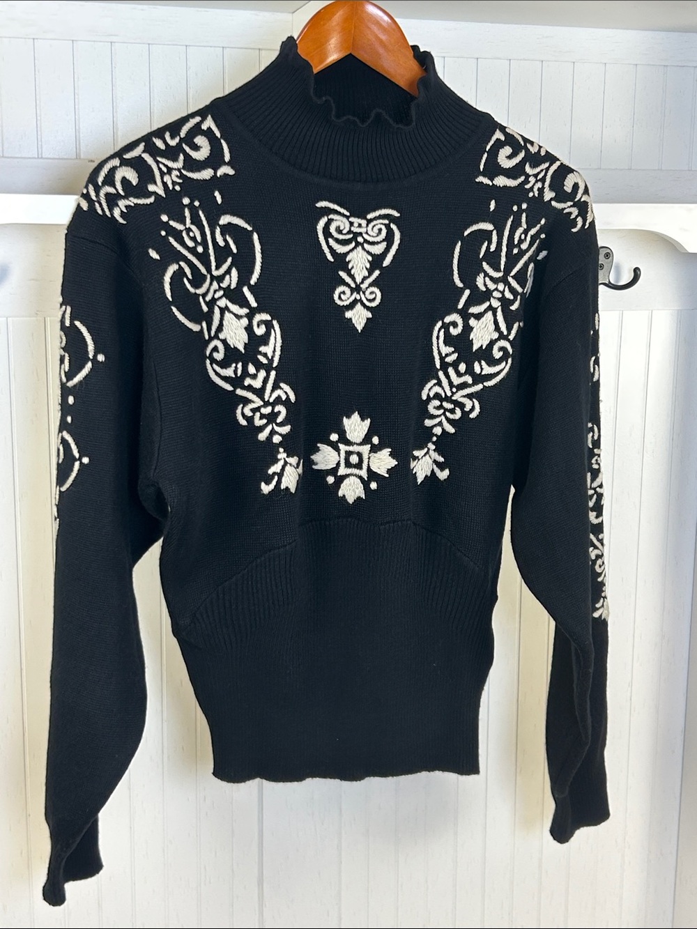 Vintage Obermeyer Embroidered Nordic Apres Ski Sweater L